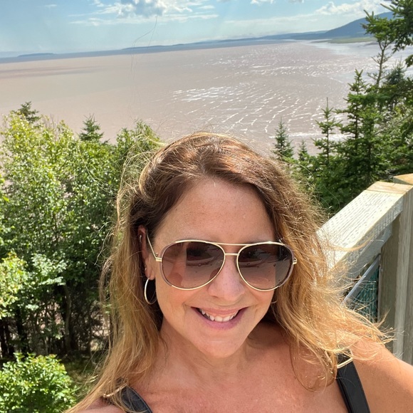 Meet your Posher, Lori - Picture 6 of 6